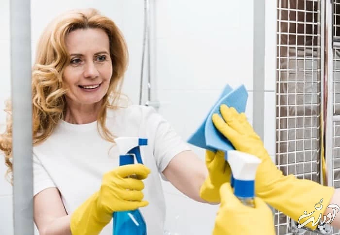 تمیز کردن آینه با استفاده از آب اکسیژنه تمیز کردن آینه